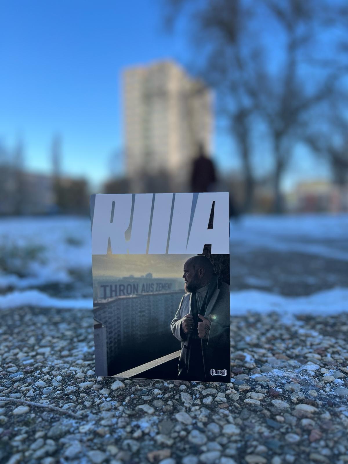 RILLA Thron aus Zement